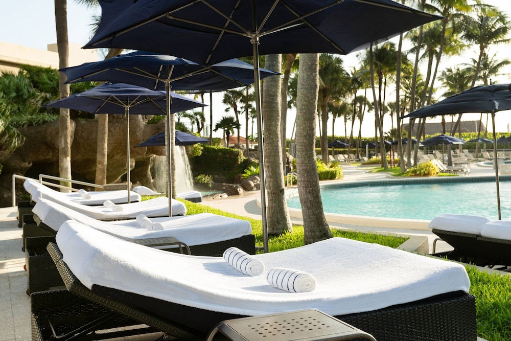 Fort Lauderdale Marriott Harbor Beach Resort & Spa — Swimming pool in Fort Lauderdale, Florida