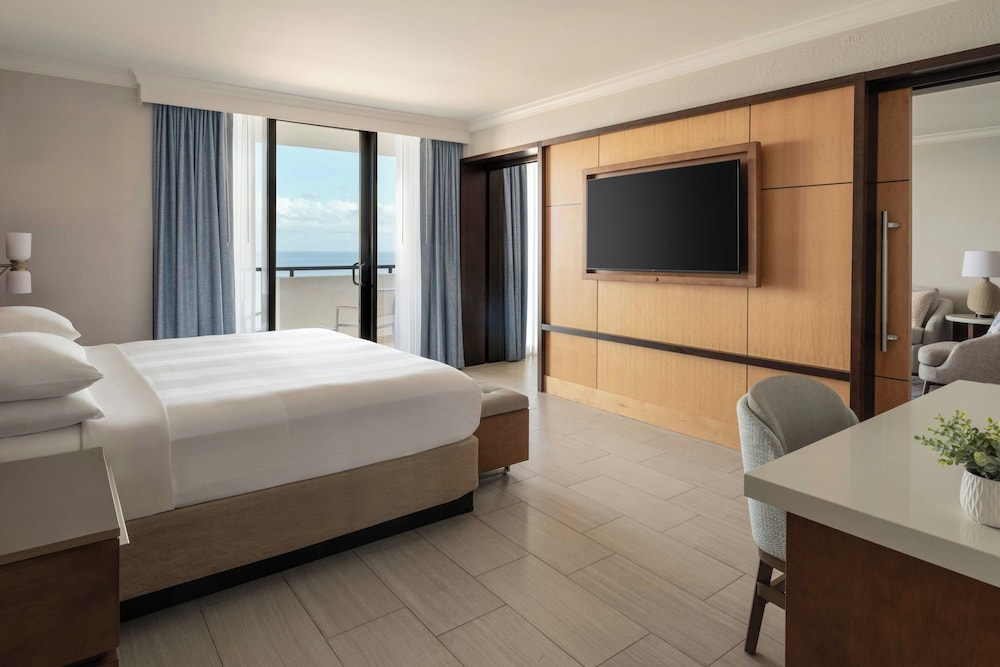 Fort Lauderdale Marriott Harbor Beach Resort & Spa — Hotel rooms in Fort Lauderdale, Florida