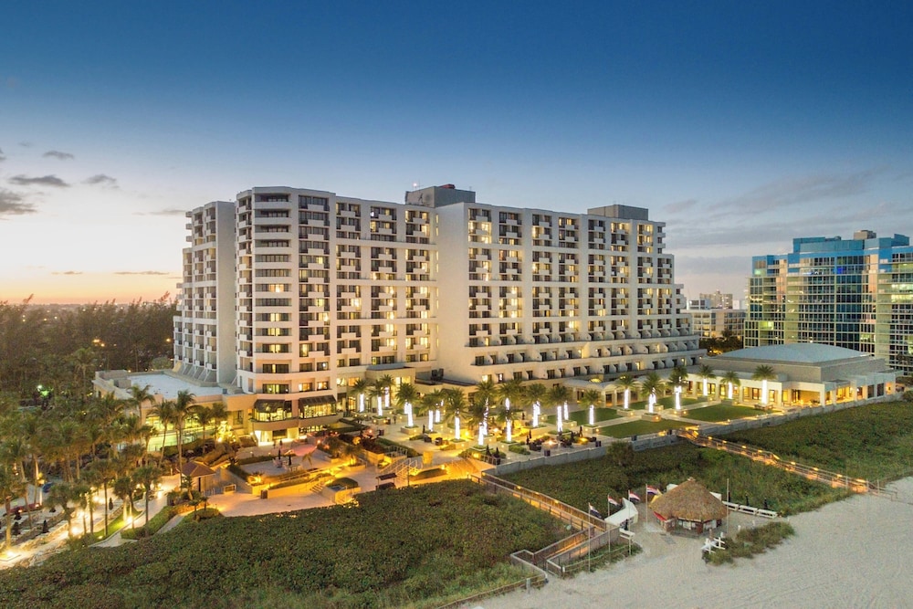 Fort Lauderdale Marriott Harbor Beach Resort & Spa — Hotel building in Fort Lauderdale, Florida