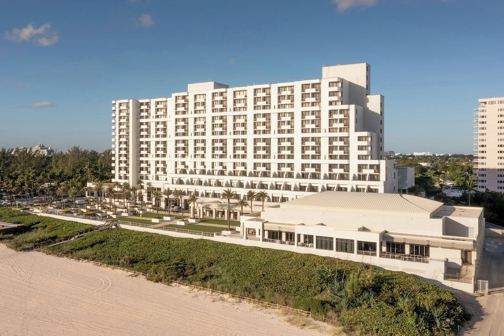 Fort Lauderdale Marriott Harbor Beach Resort & Spa — Hotel building in Fort Lauderdale, Florida