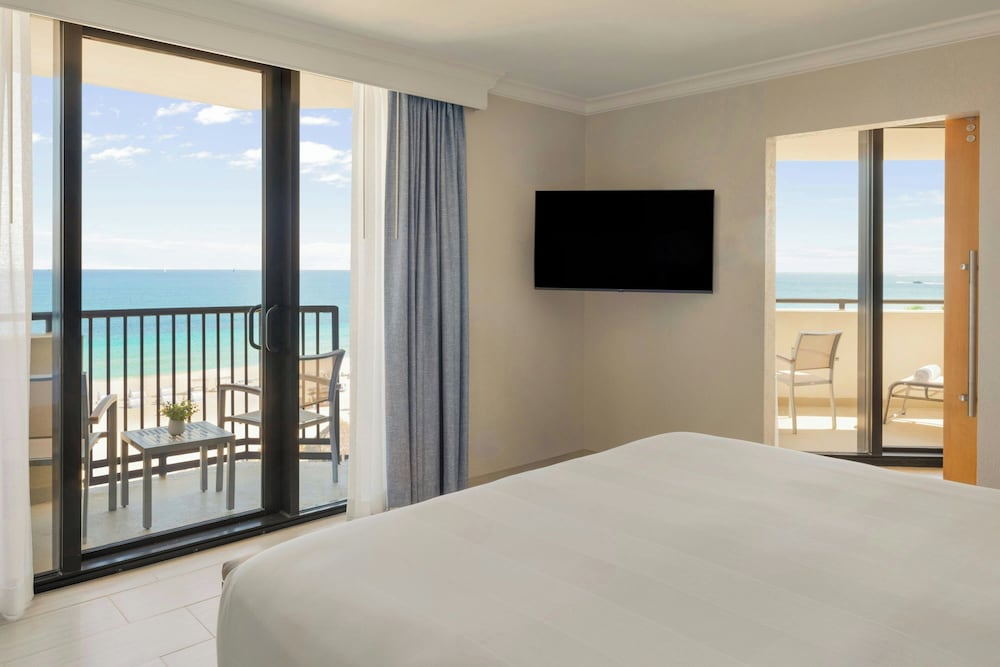 Fort Lauderdale Marriott Harbor Beach Resort & Spa — Hotel rooms in Fort Lauderdale, Florida