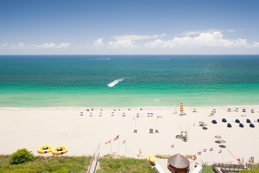 Fort Lauderdale Marriott Harbor Beach Resort & Spa — Beach in Fort Lauderdale, Florida