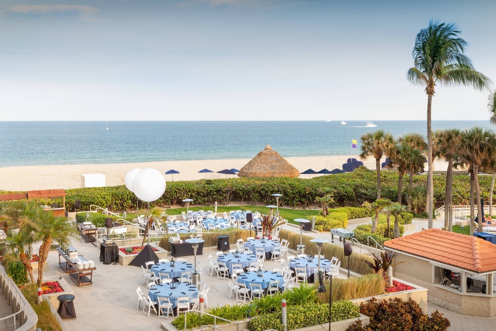 Fort Lauderdale Marriott Harbor Beach Resort & Spa — Beach in Fort Lauderdale, Florida