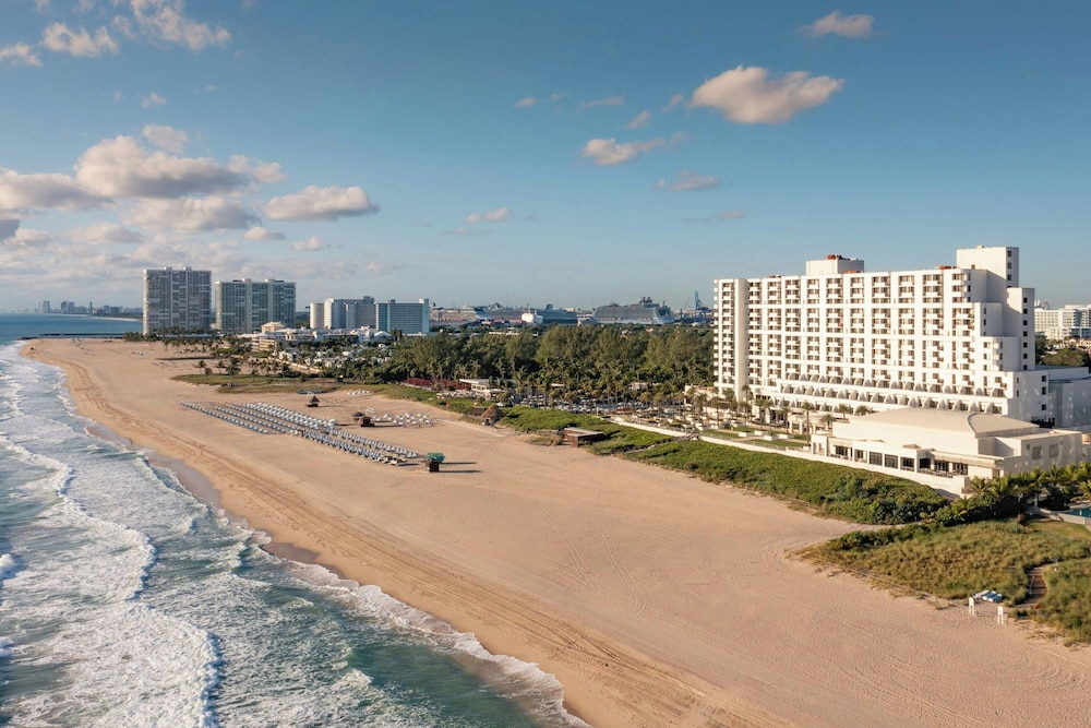 Fort Lauderdale Marriott Harbor Beach Resort & Spa — Beach in Fort Lauderdale, Florida