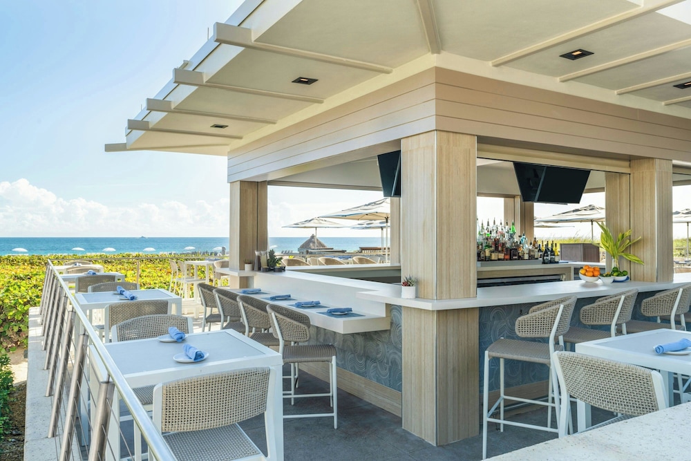 Fort Lauderdale Marriott Harbor Beach Resort & Spa — Restaurant & bars in Fort Lauderdale, Florida