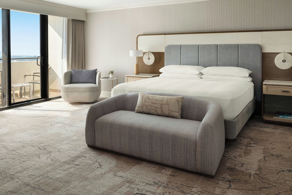 Fort Lauderdale Marriott Harbor Beach Resort & Spa — Hotel rooms in Fort Lauderdale, Florida