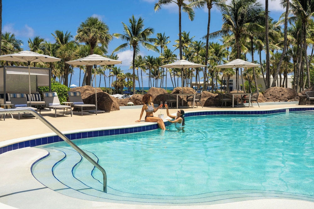 Fort Lauderdale Marriott Harbor Beach Resort & Spa — Swimming pool in Fort Lauderdale, Florida