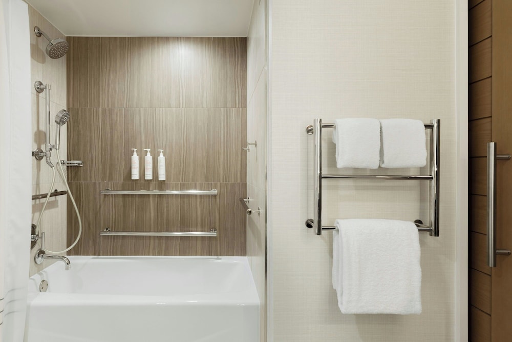 Fort Lauderdale Marriott Harbor Beach Resort & Spa — Hotel rooms in Fort Lauderdale, Florida