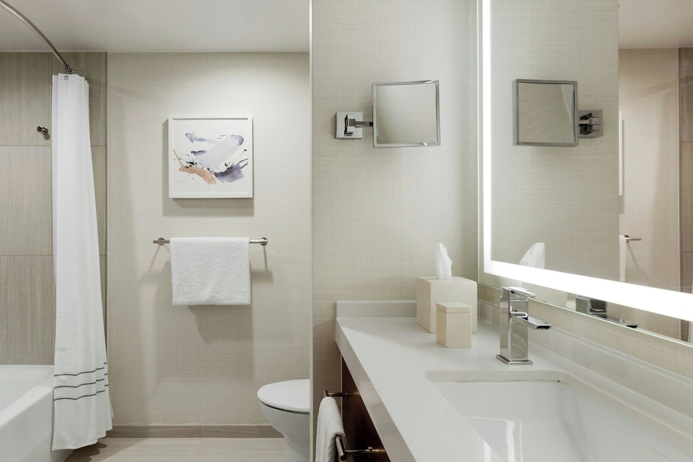 Fort Lauderdale Marriott Harbor Beach Resort & Spa — Hotel rooms in Fort Lauderdale, Florida
