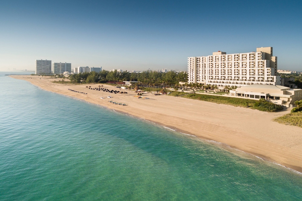 Fort Lauderdale Marriott Harbor Beach Resort & Spa — Beach in Fort Lauderdale, Florida