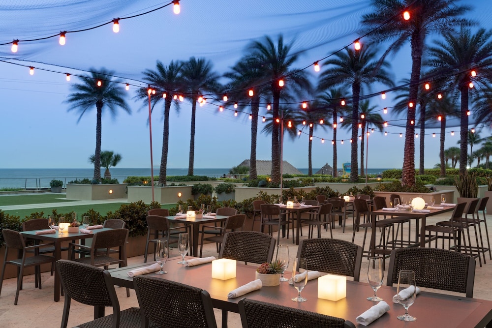 Fort Lauderdale Marriott Harbor Beach Resort & Spa — Restaurant & bars in Fort Lauderdale, Florida