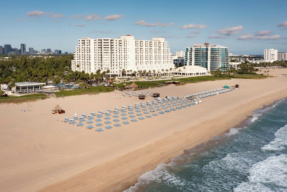 Fort Lauderdale Marriott Harbor Beach Resort & Spa — Beach in Fort Lauderdale, Florida