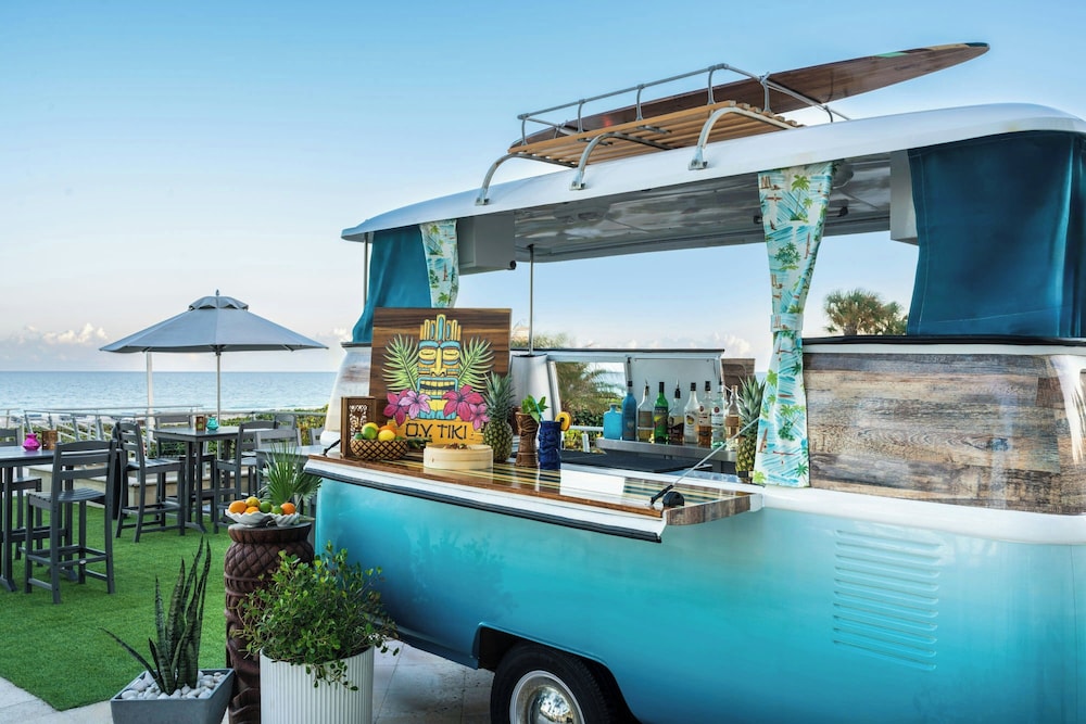 Fort Lauderdale Marriott Harbor Beach Resort & Spa — Restaurant & bars in Fort Lauderdale, Florida