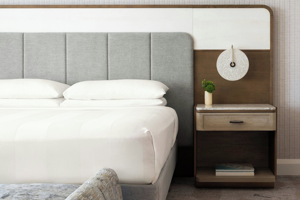 Fort Lauderdale Marriott Harbor Beach Resort & Spa — Hotel rooms in Fort Lauderdale, Florida