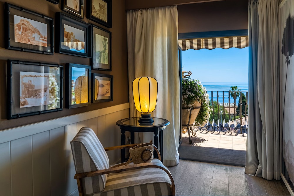 HOTEL VILLA CARLOTTA — Hotel rooms in Taormina, Sicily