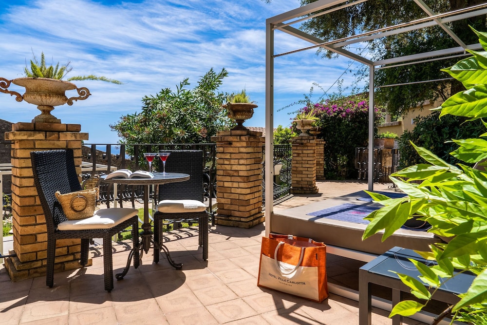 HOTEL VILLA CARLOTTA — Restaurant & bars in Taormina, Sicily
