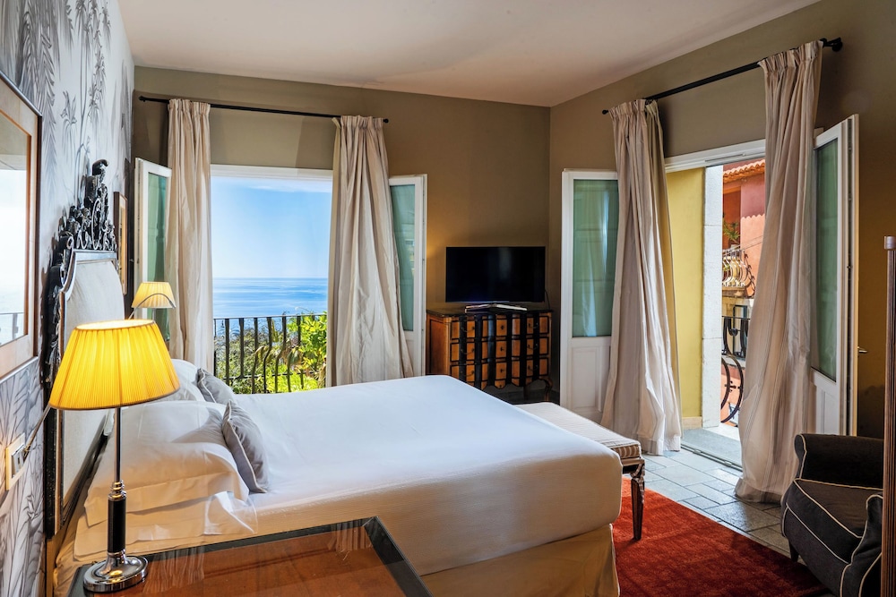 HOTEL VILLA CARLOTTA — Hotel rooms in Taormina, Sicily