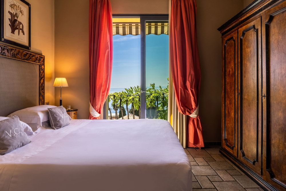 HOTEL VILLA CARLOTTA — Hotel rooms in Taormina, Sicily