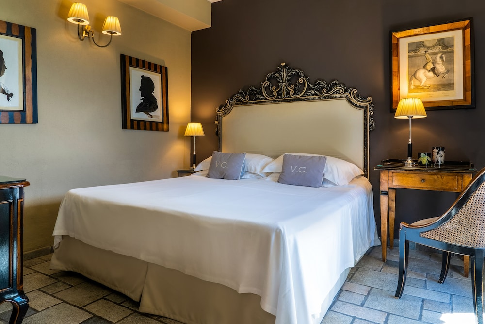 HOTEL VILLA CARLOTTA — Hotel rooms in Taormina, Sicily