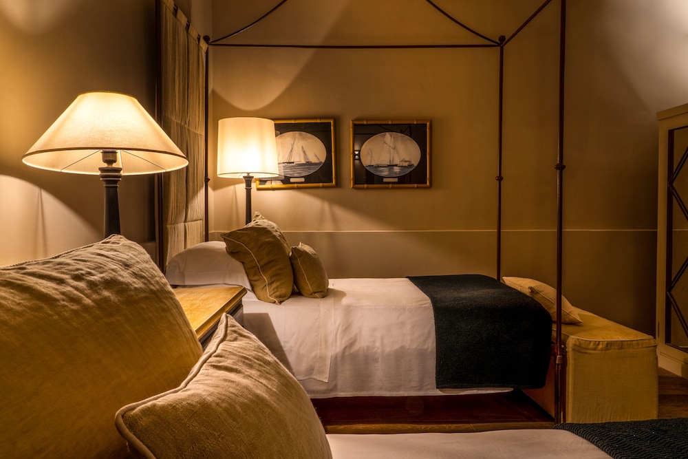 HOTEL VILLA CARLOTTA — Hotel rooms in Taormina, Sicily