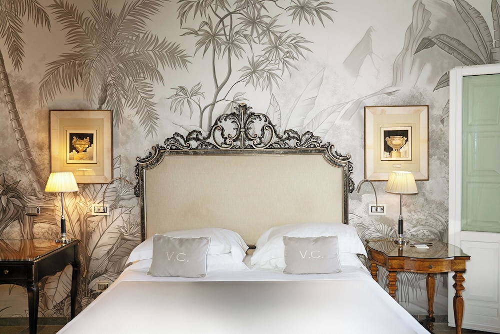 HOTEL VILLA CARLOTTA — Hotel rooms in Taormina, Sicily