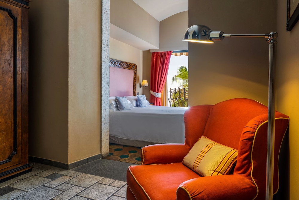 HOTEL VILLA CARLOTTA — Hotel rooms in Taormina, Sicily