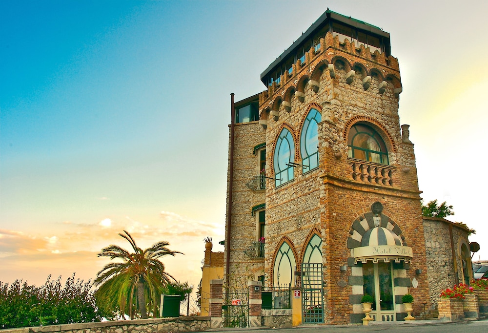 HOTEL VILLA CARLOTTA — Hotel building in Taormina, Sicily
