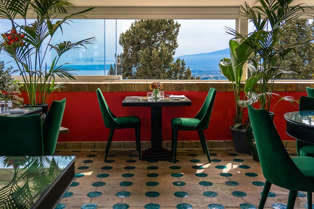 HOTEL VILLA CARLOTTA — Restaurant & bars in Taormina, Sicily