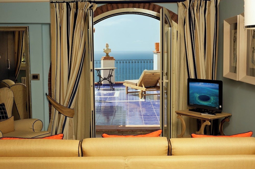 HOTEL VILLA CARLOTTA — Hotel rooms in Taormina, Sicily