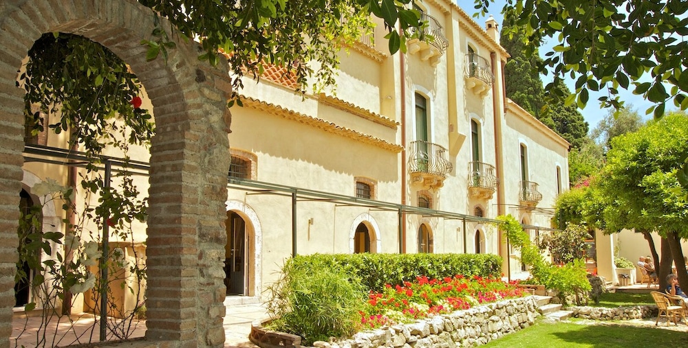 HOTEL VILLA CARLOTTA — Hotel building in Taormina, Sicily
