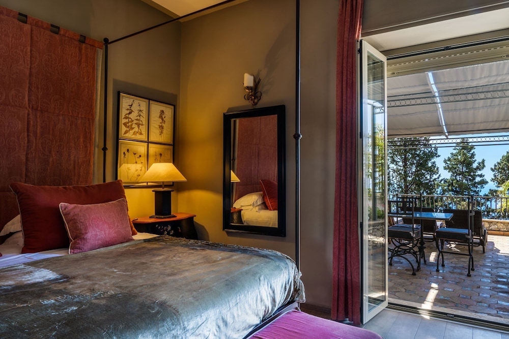 HOTEL VILLA CARLOTTA — Hotel rooms in Taormina, Sicily