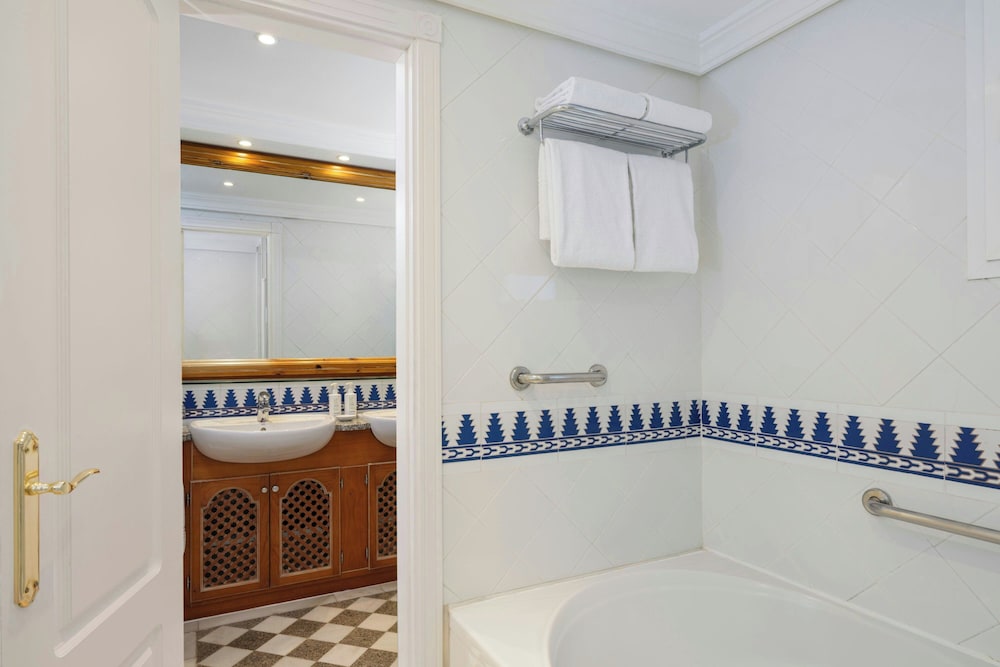 Marriott's Marbella Beach Resort — Hotel rooms in Marbella, Andalusia