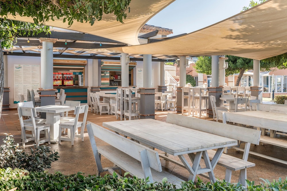 Marriott's Marbella Beach Resort — Restaurant & bars in Marbella, Andalusia