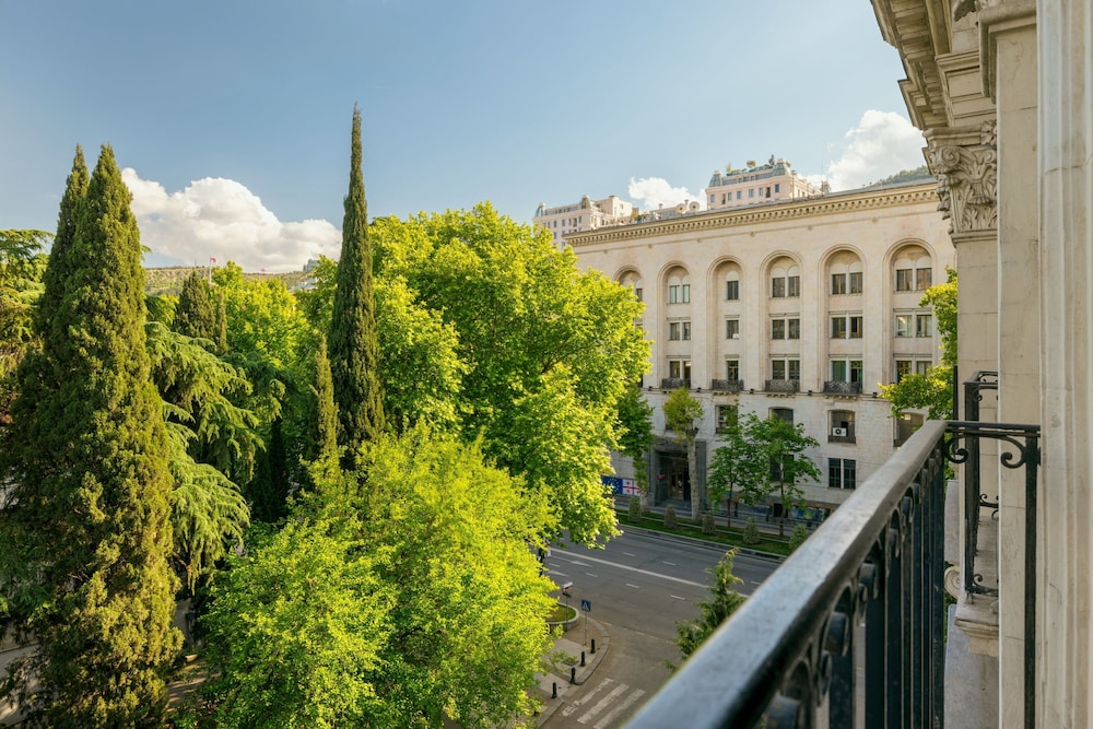 Tbilisi Marriott Hotel - zdjęcie 3