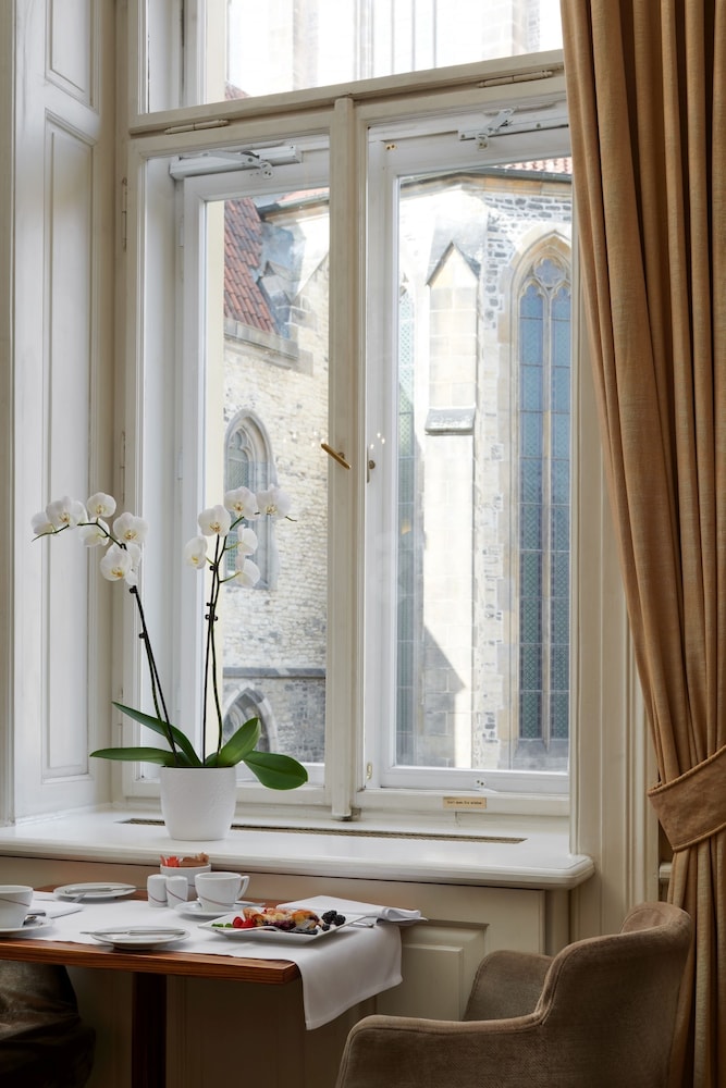 Ventana Hotel Prague — Hotel rooms in Prague, Prague