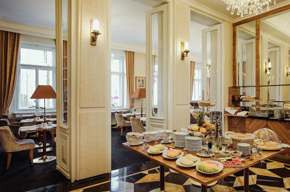 Ventana Hotel Prague — Restaurant & bars in Prague, Prague