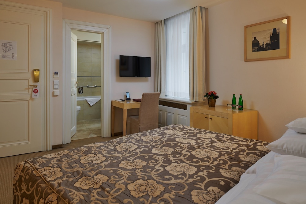 Ventana Hotel Prague — Hotel rooms in Prague, Prague