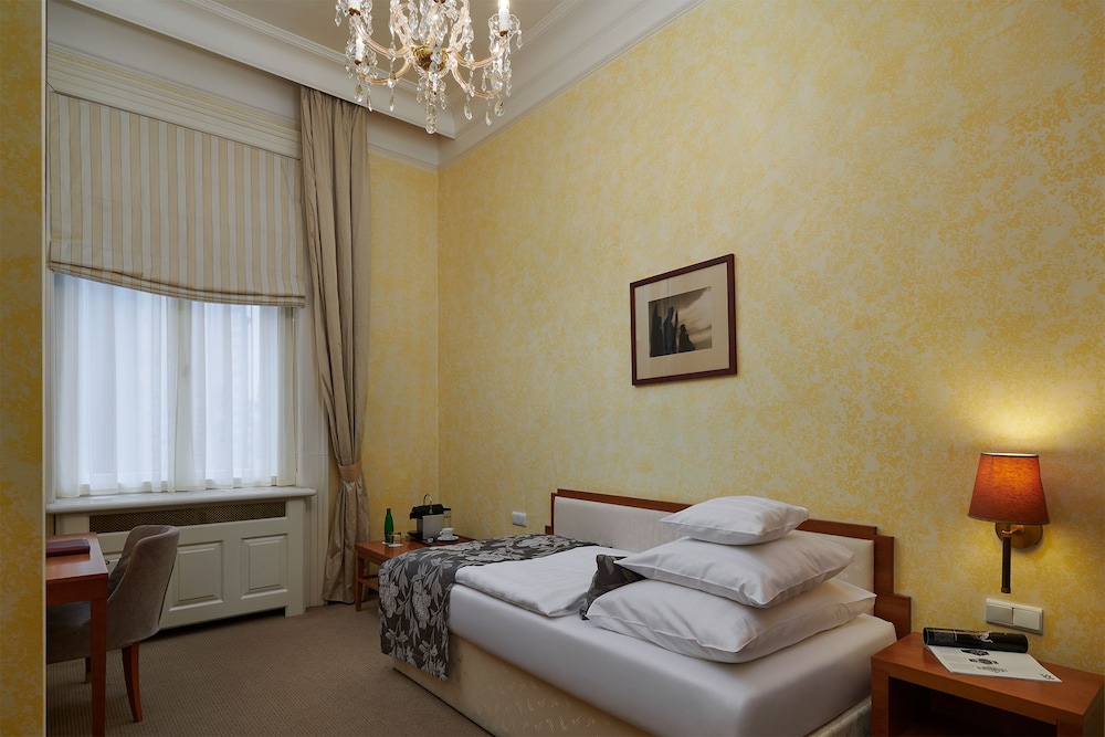 Ventana Hotel Prague — Hotel rooms in Prague, Prague