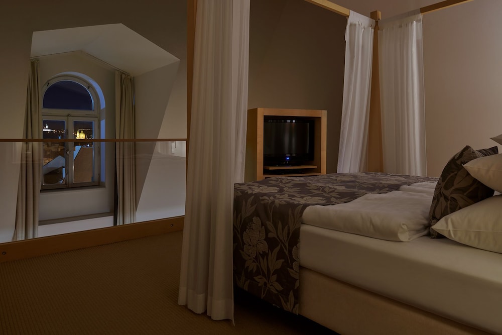 Ventana Hotel Prague — Hotel rooms in Prague, Prague