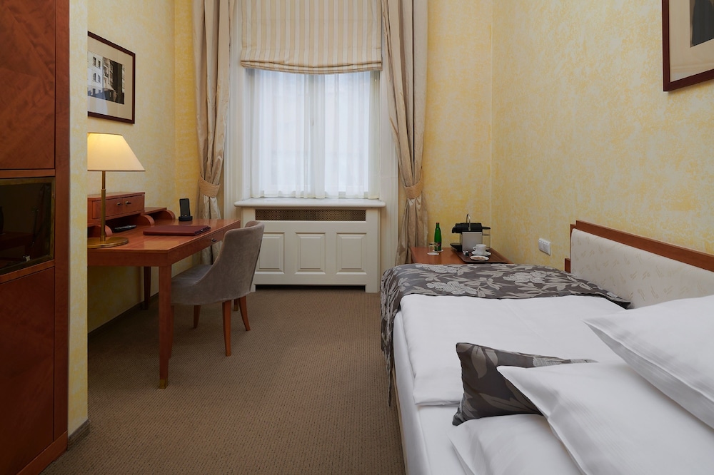 Ventana Hotel Prague — Hotel rooms in Prague, Prague