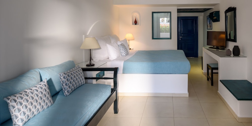 Veggera Hotel — Hotel rooms in Perissa, South Aegean