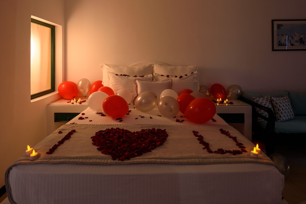 Veggera Hotel — Hotel rooms in Perissa, South Aegean