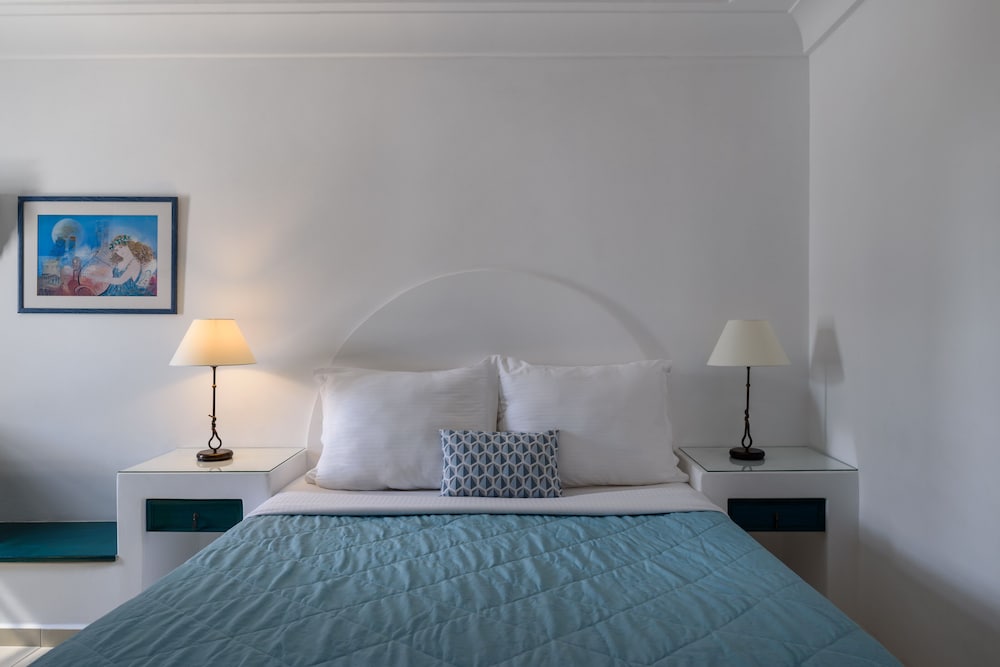 Veggera Hotel — Hotel rooms in Perissa, South Aegean