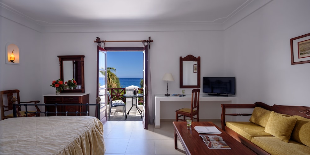 Veggera Hotel — Hotel rooms in Perissa, South Aegean