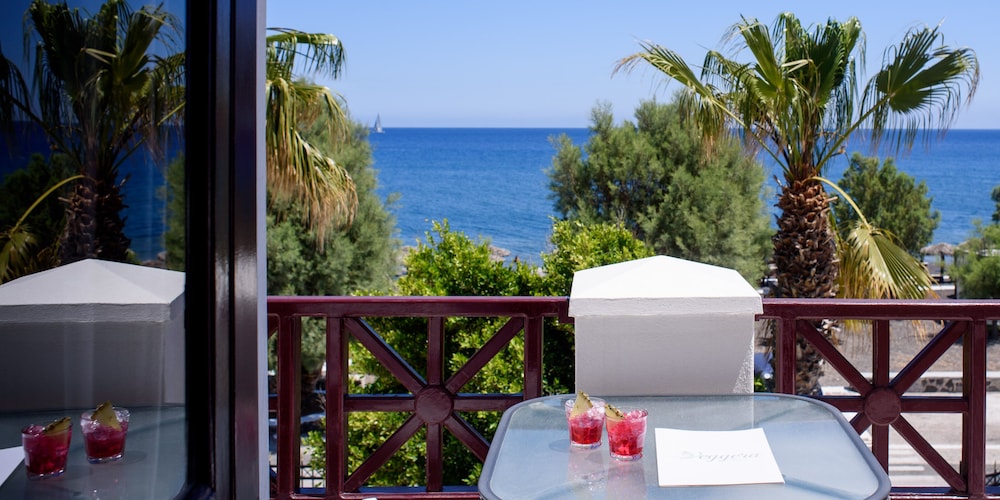 Veggera Hotel — Hotel rooms in Perissa, South Aegean