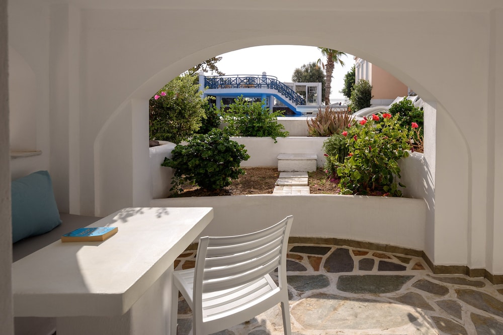 Veggera Hotel — Swimming pool in Perissa, South Aegean