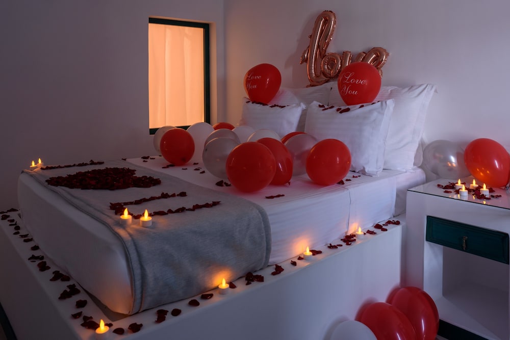 Veggera Hotel — Hotel rooms in Perissa, South Aegean