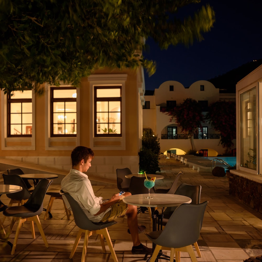 Veggera Hotel — Restaurant & bars in Perissa, South Aegean