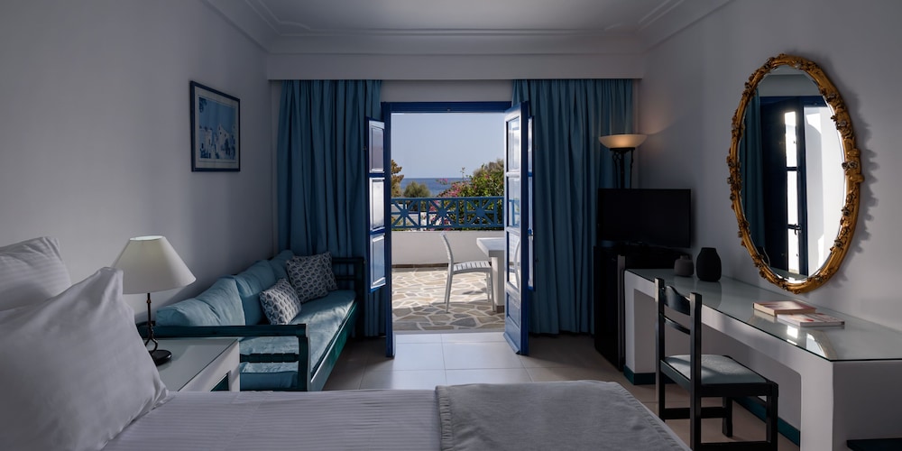 Veggera Hotel — Hotel rooms in Perissa, South Aegean