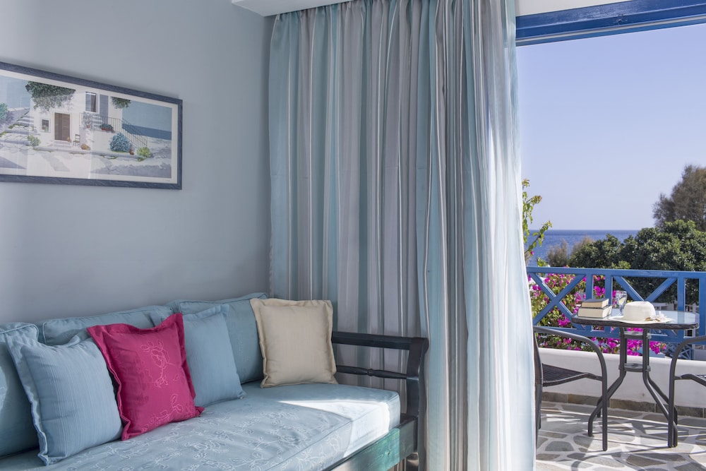 Veggera Hotel — Hotel rooms in Perissa, South Aegean